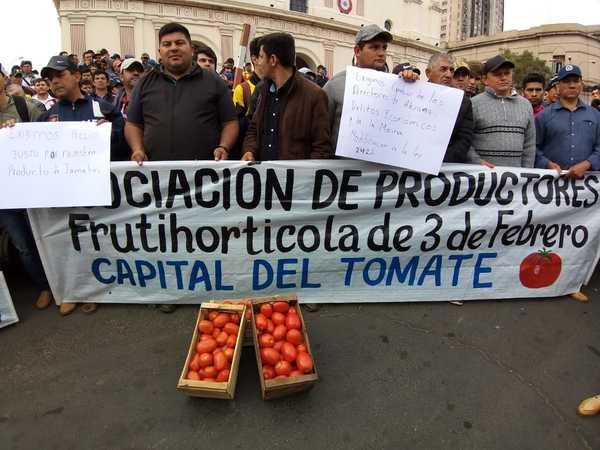 Confirman acuerdo con productores de tomate de Caaguazu - .::RADIO NACIONAL::.