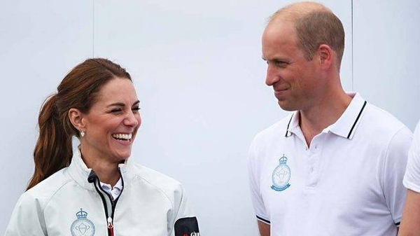 HOY / "Sencillez" de William y Kate Middleton reflota gastos ostentosos de Harry y Meghan