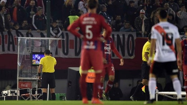 Chilavert le apuntó a la Conmebol: 'vergüenza mundial el penal a favor de River'