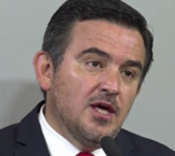 ¿Crisis en Añetete? Duro tuit de ministro contra senador - Paraguay.com