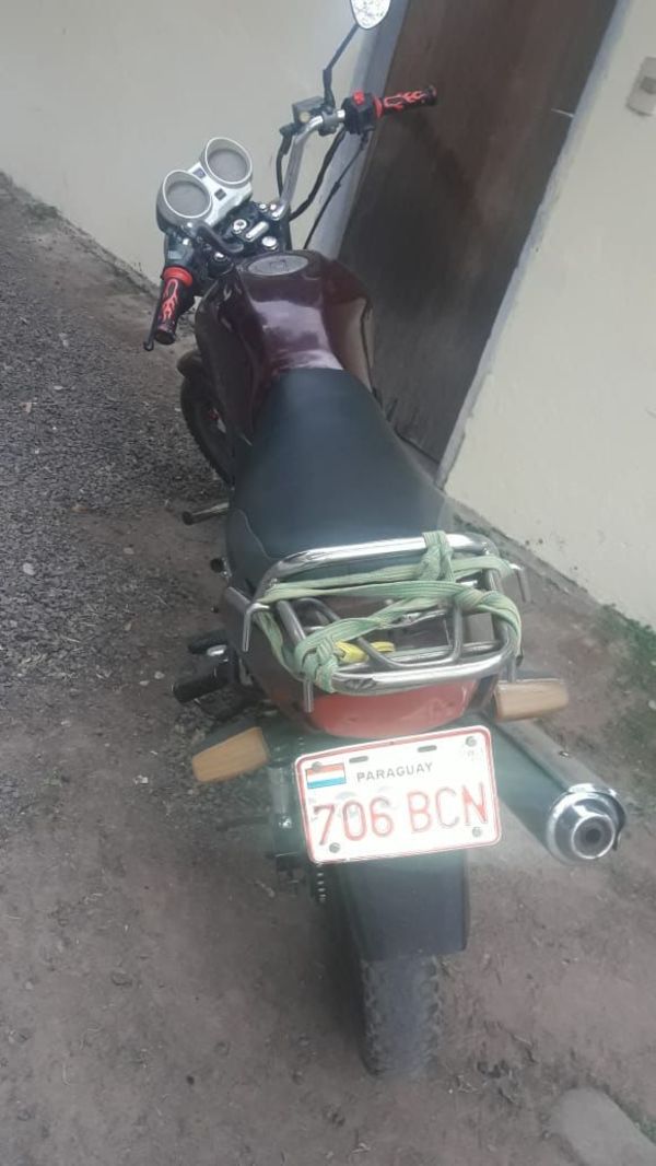 Policías recuperan motocicleta robada en Ypacaraí - Nacionales - ABC Color