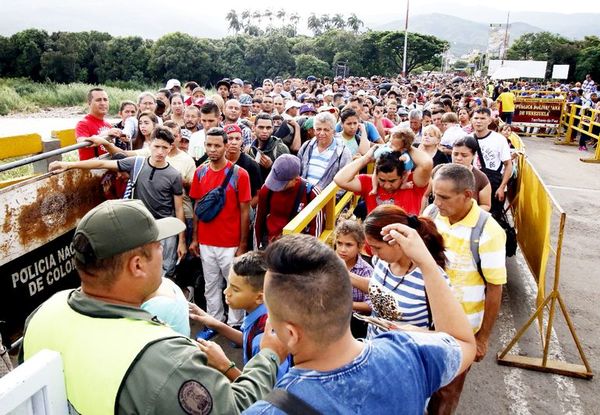 Advierten de incremento de venezolanos en paso fronterizo hacia Ecuador  - Mundo - ABC Color