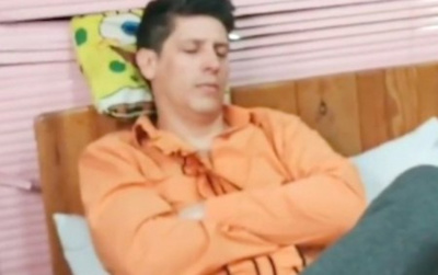 Cansado por tantos ensayos y entrenamiento