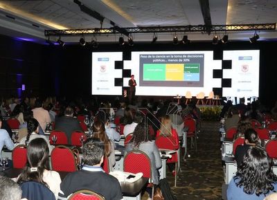 Representante del CAF llama a la acción al sector público