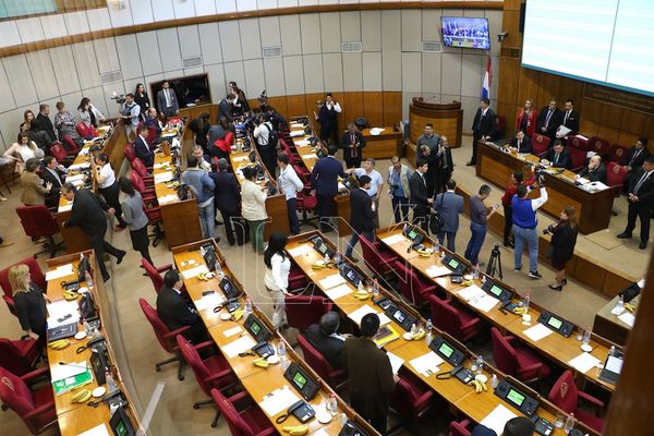 Búsqueda de la “verdad” sobre acta desata debate filosófico en el Senado