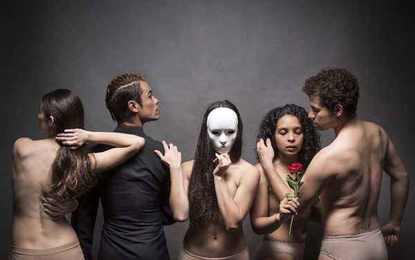“Mujer de agua”: danza contra la violencia hacia la mujer - Weekend - ABC Color