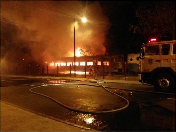 Antiguos vagones fueron consumidos por incendio