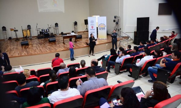 Intendente, directores y jefes municipales participan en taller sobre acceso a información pública