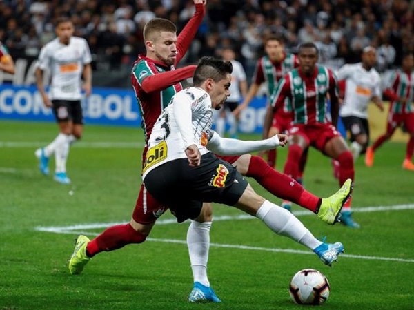 Corinthians cede un empate y definirá al semifinalista en el Maracaná