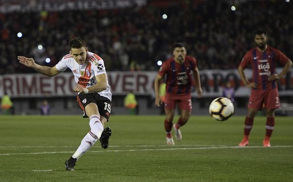 Dudosos penaltis dan aventaja a River Plate contra Cerro Porteño en cuartos de final - .::RADIO NACIONAL::.
