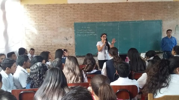 Orientan a alumnos sobre prevención de consumo de drogas