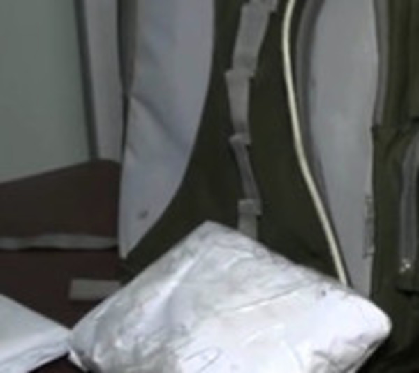 Cae hombre con un kilo de cocaína en su mochila - Paraguay.com