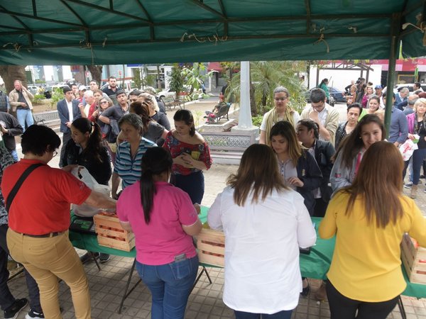 Continúa la feria de tomates en Asunción