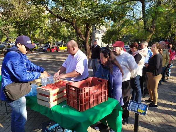 Feria del Tomate supera expectativas de organizadores y productores - .::RADIO NACIONAL::.