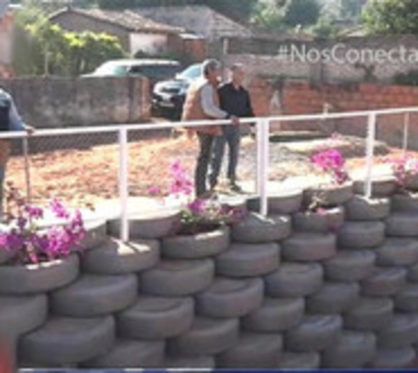 Construyen muro de contención con llantas usadas en Ñemby - Paraguay.com
