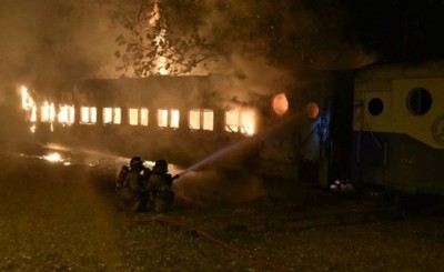 Vagón del ferrocarril ardió en llamas