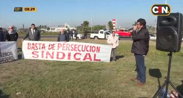 Funcionarios del aeropuerto se movilizan y denuncian mal desempeño