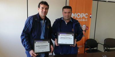 Entregan reconocimiento a chofer agredido por pasajera