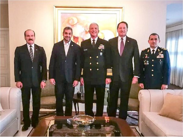 Mario Abdo recibe a almirante de EEUU para abordar terrorismo