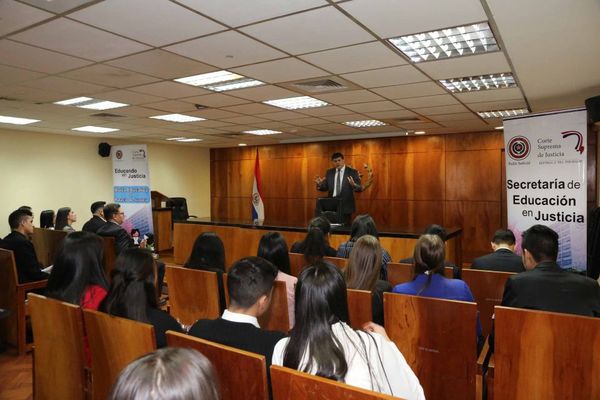 Estudiantes del Este debaten sobre Derecho Penal Juvenil