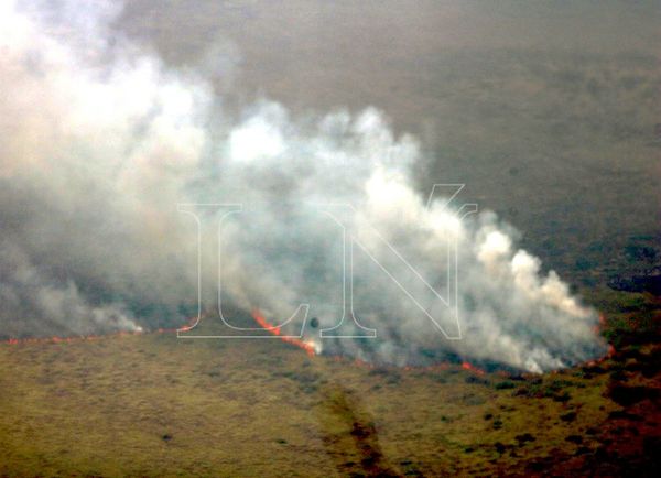 Paraguay controla incendio en la triple frontera con Bolivia y Brasil