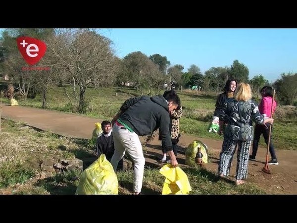 CAMBYRETÁ:VECINOS DE UNEN PARA LIMPIAR EL BARRIO TACUARY