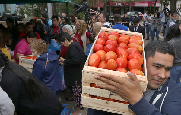 Exitosa feria de tomates: 12.000 kilos vendidos en un sólo día