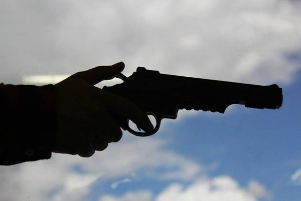 Denunciante se adelantó a comitiva, se peleó con supuesto invasor y fue asesinado