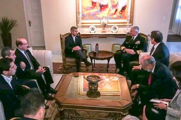 Cooperación democrática y lucha contra el terrorismo fueron temas de la reunión con el Jefe del Comando Sur de los EE.UU. de América