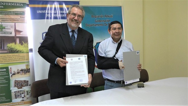 Universidad Evangélica y Gobernación de Boquerón firman convenio