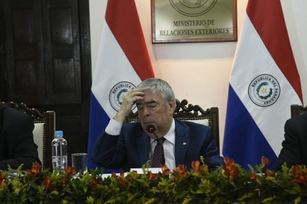 Acta entreguista: Comisión Bicameral del Congreso convoca a Saguier Caballero para el martes - Notas - ABC Color
