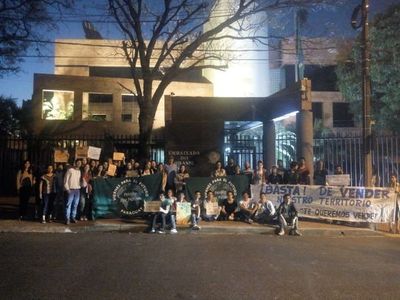 Manifestación en Paraguay contra incendios forestales en la Amazonia  - Nacionales - ABC Color