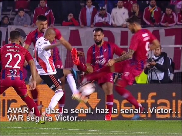 Revelan audio del VAR en jugada polémica de River-Cerro