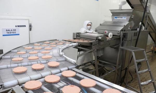 Uruguay habilitó la importación de hamburguesas paraguayas