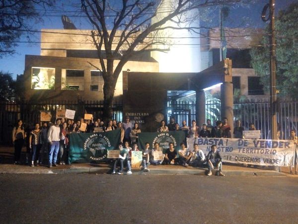 Organizaciones se manifiestan frente a la Embajada de Brasil