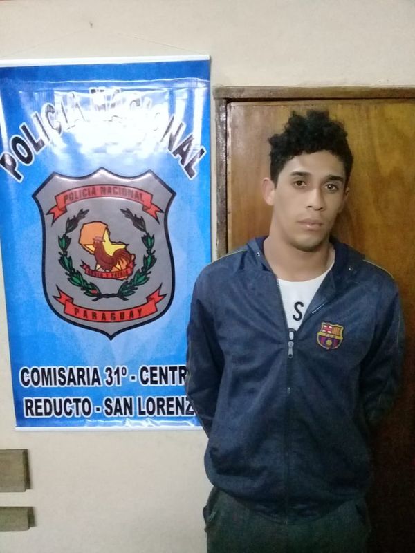 Joven en motocicleta, detenido con varias paquetes de marihuana - Nacionales - ABC Color