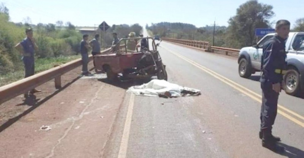 Camio rozó por motocarro ha omano peteî