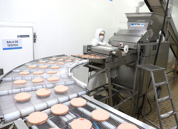 Habilitan a dos frigoríficos para exportar hamburguesas a Uruguay