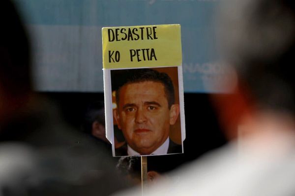 Duras críticas a Petta tras polémicas en redes