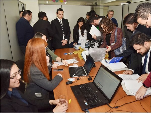 Ofertan al MEC laptops con precios más bajos que costos referenciales