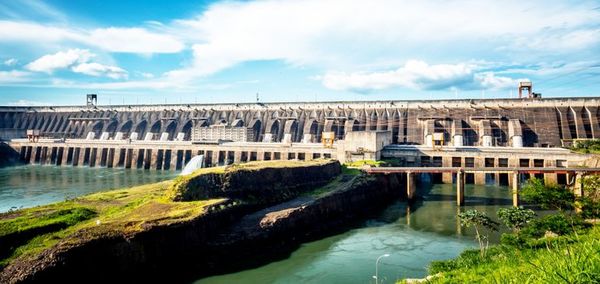 Técnico alerta que la productividad de Itaipú Binacional es bastante baja - Economía - ABC Color