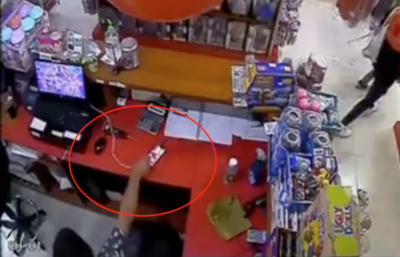 HOY / Descuidista en shopping: entró a una tienda y robó celular de la cajera