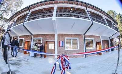 Presidente inaugura nueva infraestrucura en colegio de Ayolas | .::Agencia IP::.