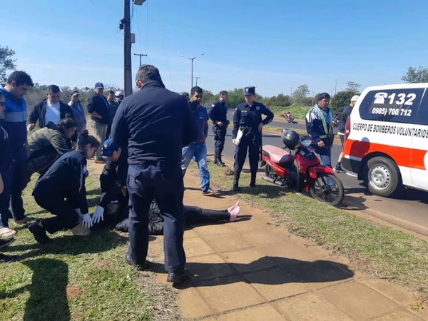 MUJER HERIDA TRAS PERDER EL CONTROL DE SU MOTOCICLETA