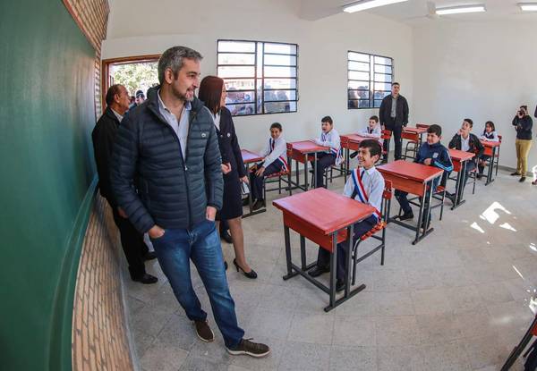 Abdo alabó que almuerzo escolar se dé 100% en Misiones y aplica “modo avión” a la guerra Petta vs Beto Ovelar - ADN Paraguayo