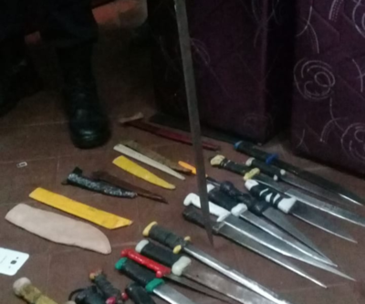 Incautan numerosas armas blancas en Tacumbú