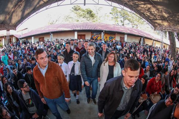 Misiones recibe importante inversión para el sector educativo e infraestructura vial