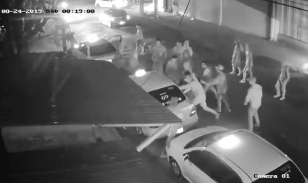Barrabravas de Cerro atacan a jóvenes y roban a taxista - Nacionales - ABC Color