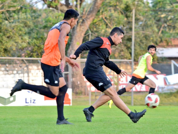 Pedro Sarabia prepara variantes para enfrentarse a Olimpia