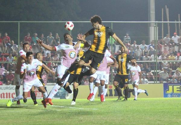 Cuatro equipos se enfrentan hoy buscando ascenso en la tabla - ADN Paraguayo